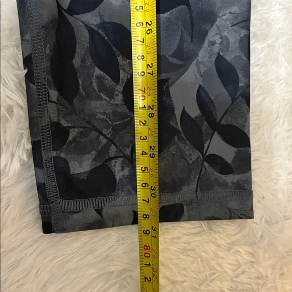 Old Navy Like New Active Powersoft Extra High-Rise Leggings Cropped Size M - Picture 5 of 12